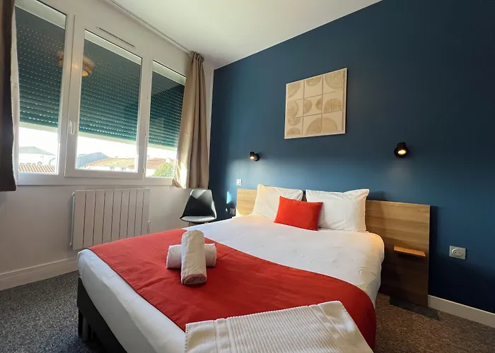 Brit Hotel Du Parc Niort Centre-Parking Gratuit